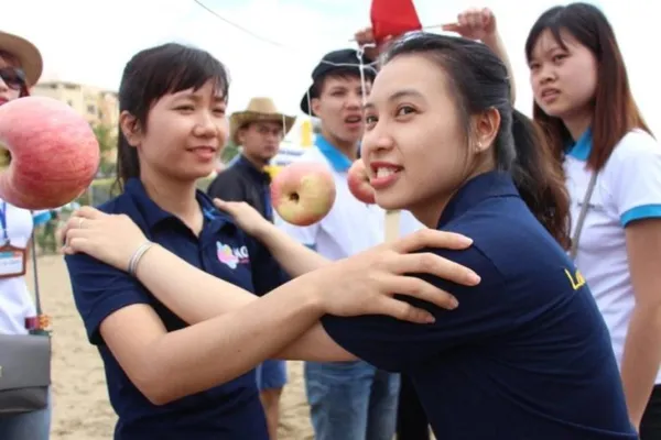 game halloween - Dunking (Đớp táo)